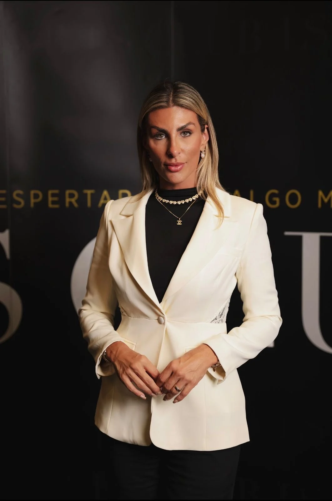 Andressa Celesttini em ambiente profissional